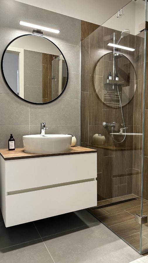 Linden Apartman 002 - Adults Only โมชนมายารูวาร์ ภายนอก รูปภาพ
