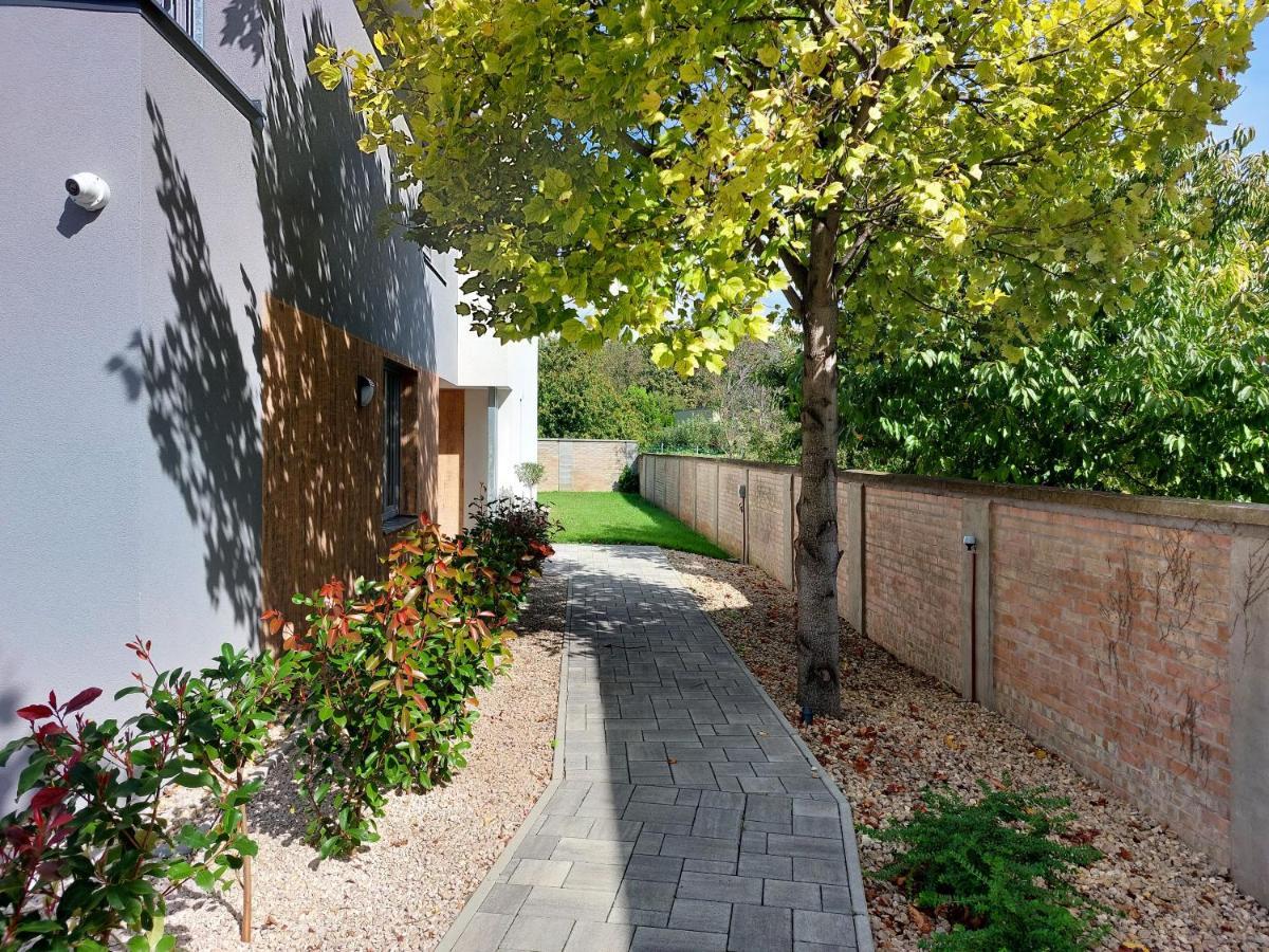 Linden Apartman 002 - Adults Only โมชนมายารูวาร์ ภายนอก รูปภาพ